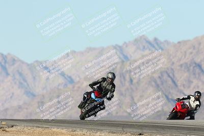 media/Dec-01-2025-Moto Forza (Mon) [[2daa91e15f]]/3-Beginner Group/Session 4 Turn 9/